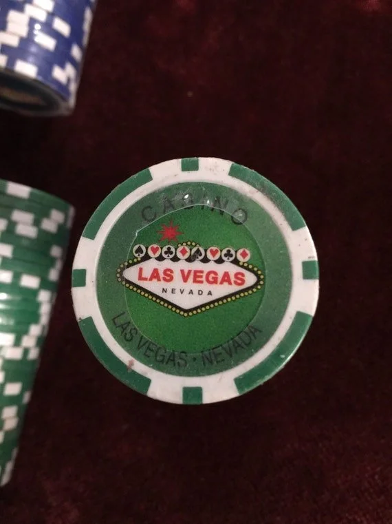 Live dealer ved bordet